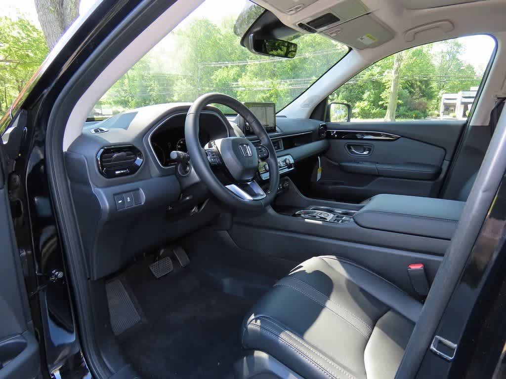 2025 Honda Pilot Touring 2