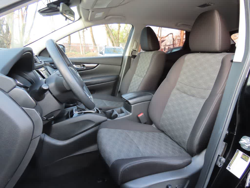 Thumbnail: 2020 Nissan Rogue Sport - 12