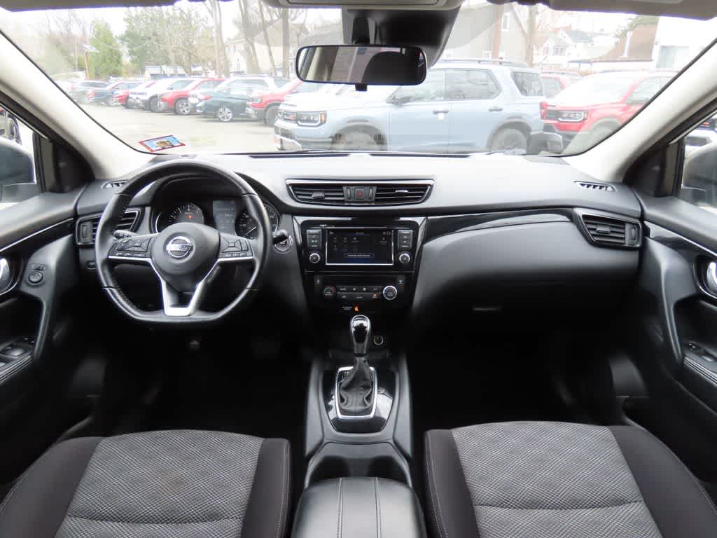 Thumbnail: 2020 Nissan Rogue Sport - 17