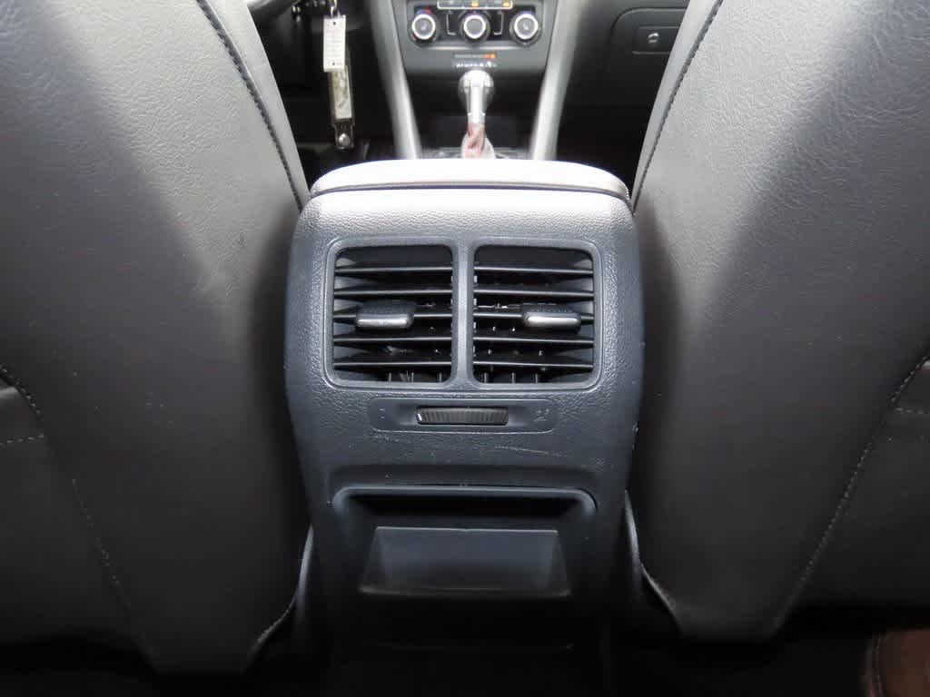 Thumbnail: 2013 Volkswagen Golf - 21