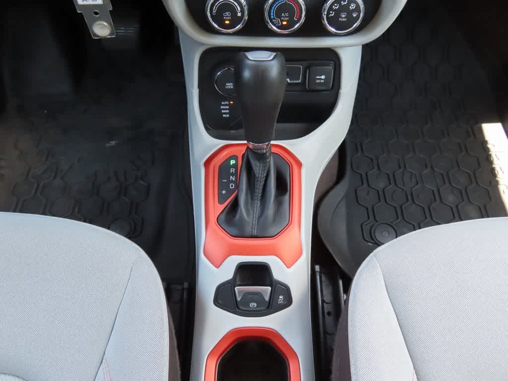 Thumbnail: 2015 Jeep Renegade - 23