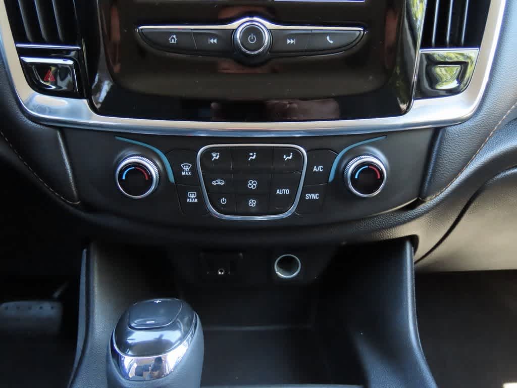 Thumbnail: 2019 Chevrolet Traverse - 21