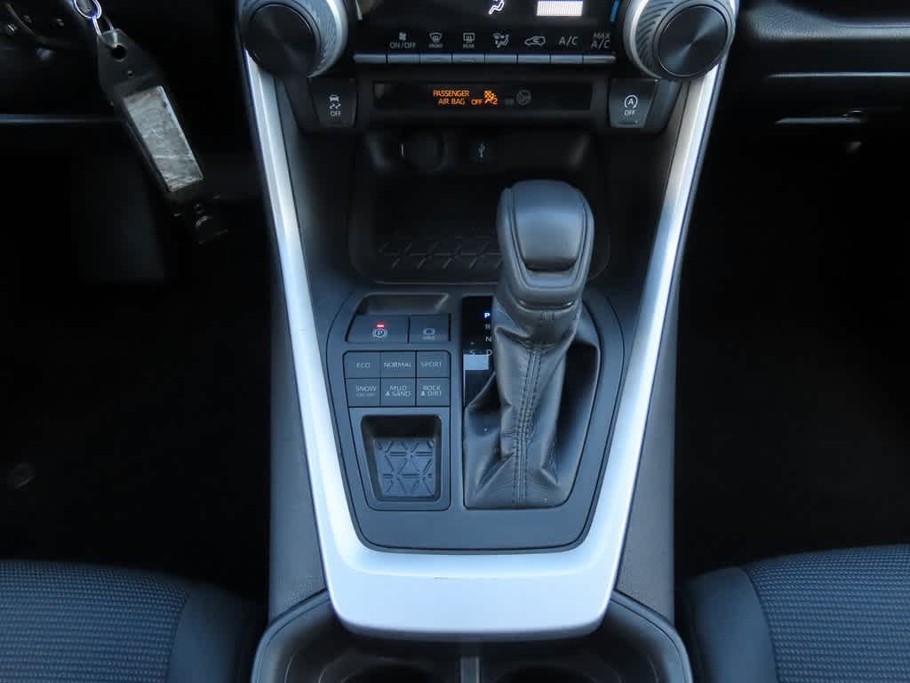 Thumbnail: 2022 Toyota RAV4 - 21