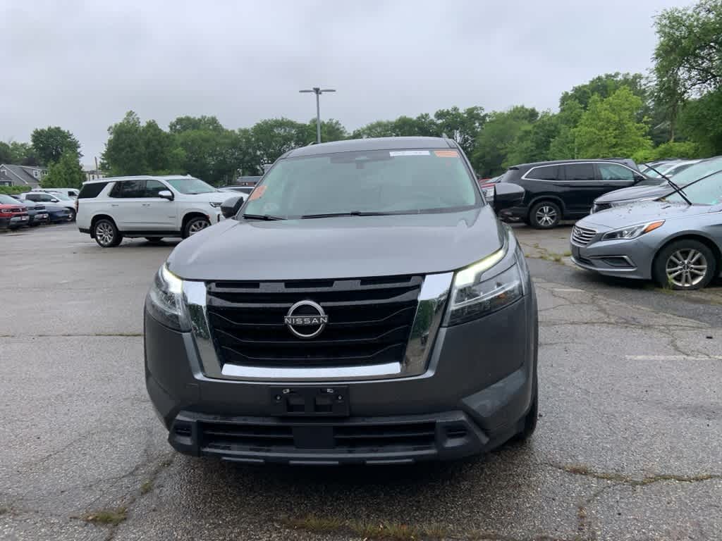 2022 Nissan Pathfinder SV 15