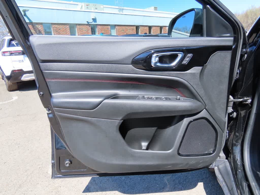 Thumbnail: 2022 Jeep Compass - 17