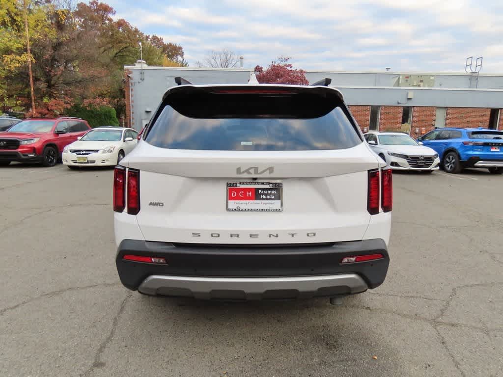 Thumbnail: 2022 Kia Sorento - 5