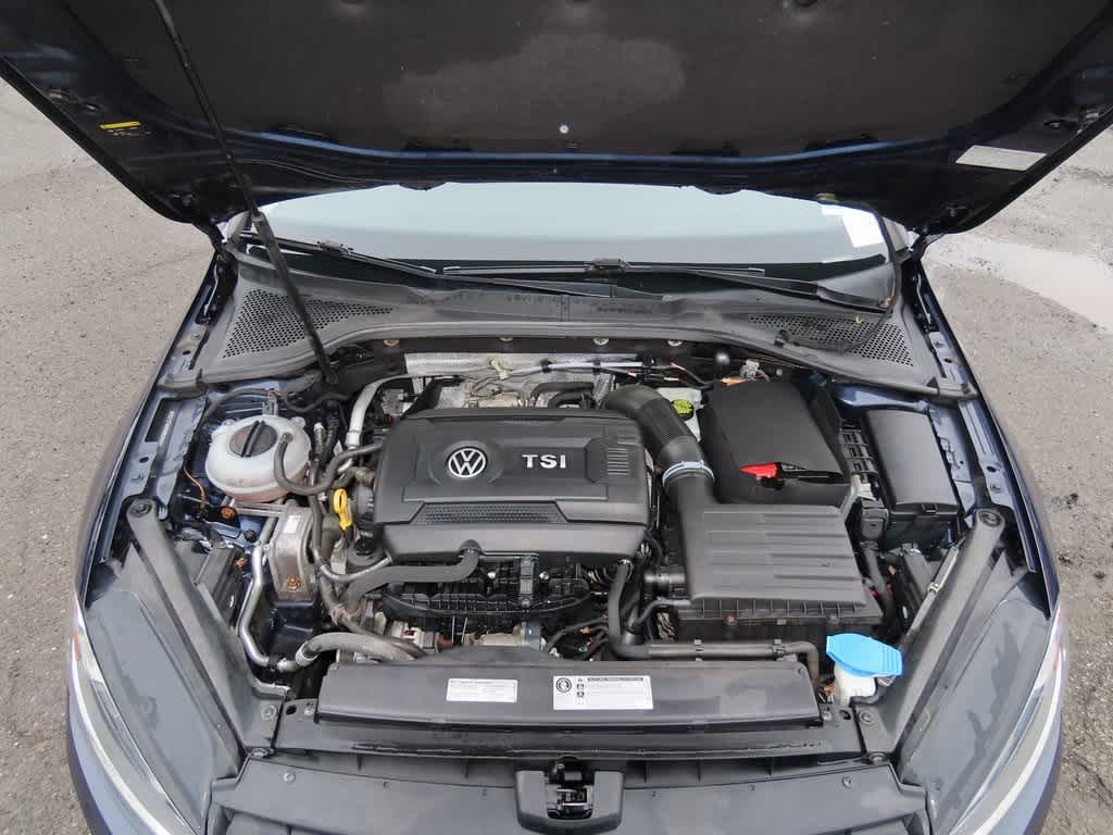 Thumbnail: 2016 Volkswagen Golf - 10