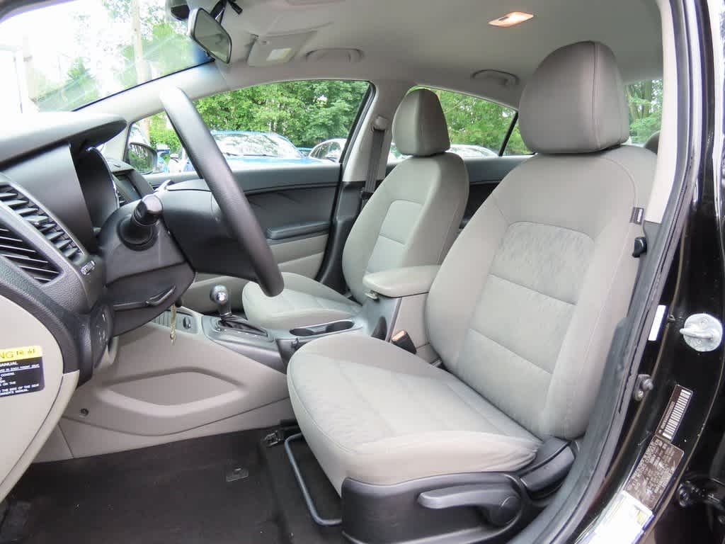 Thumbnail: 2016 Kia Forte - 12