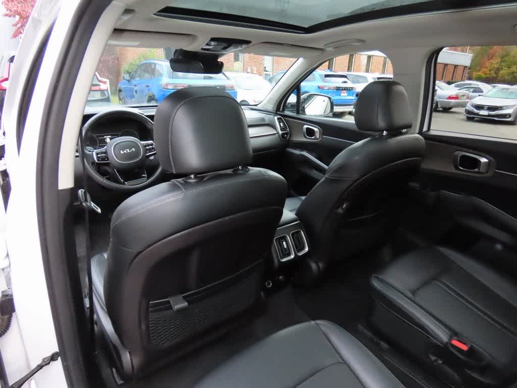 Thumbnail: 2022 Kia Sorento - 16