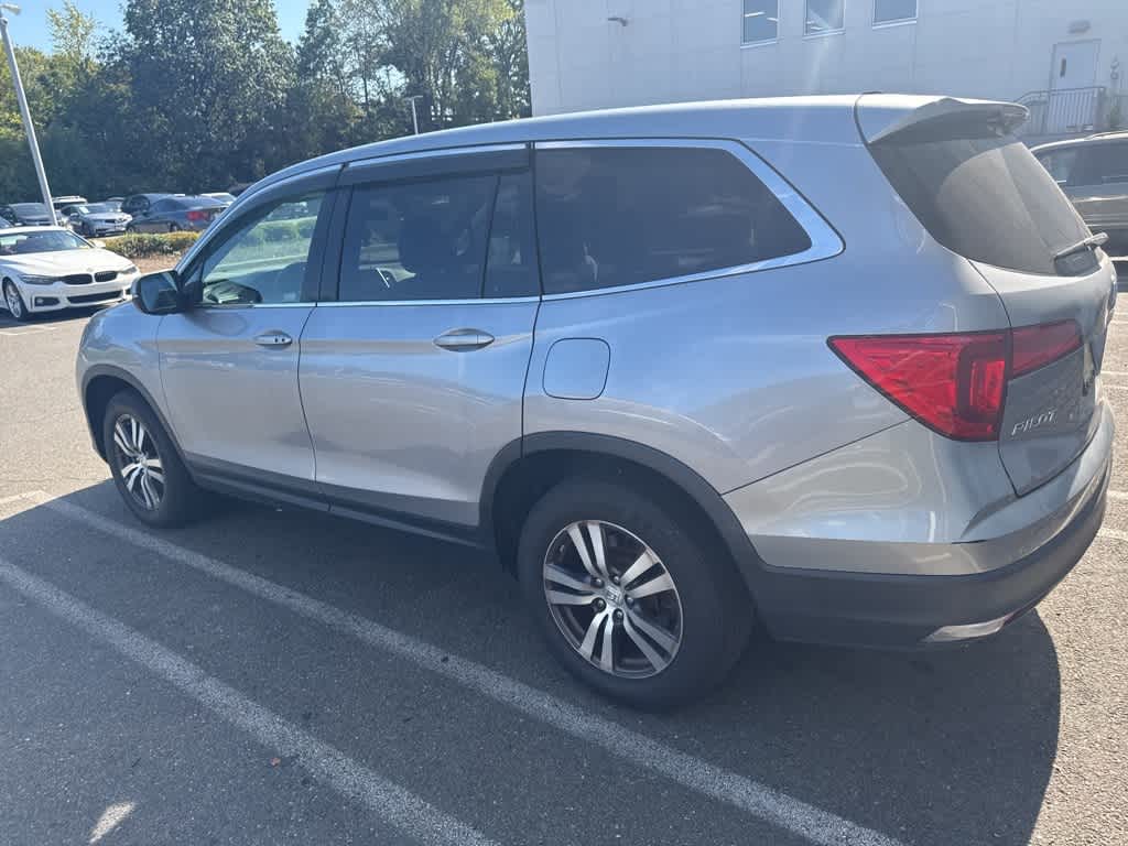 Thumbnail: 2017 Honda Pilot - 10