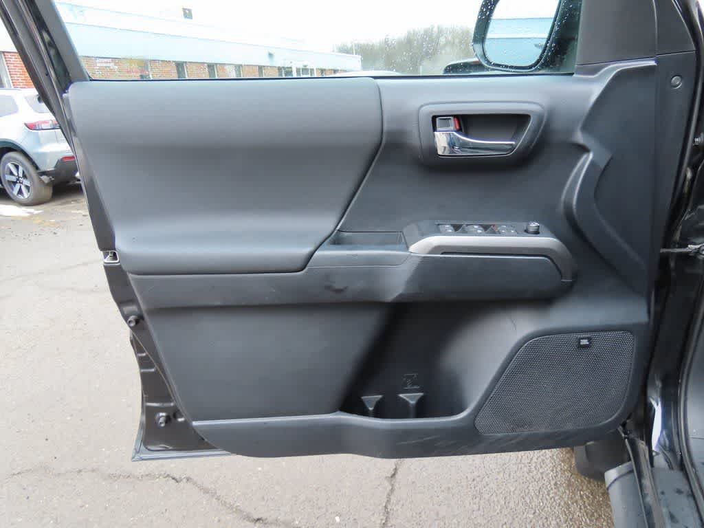 Thumbnail: 2019 Toyota Tacoma - 17