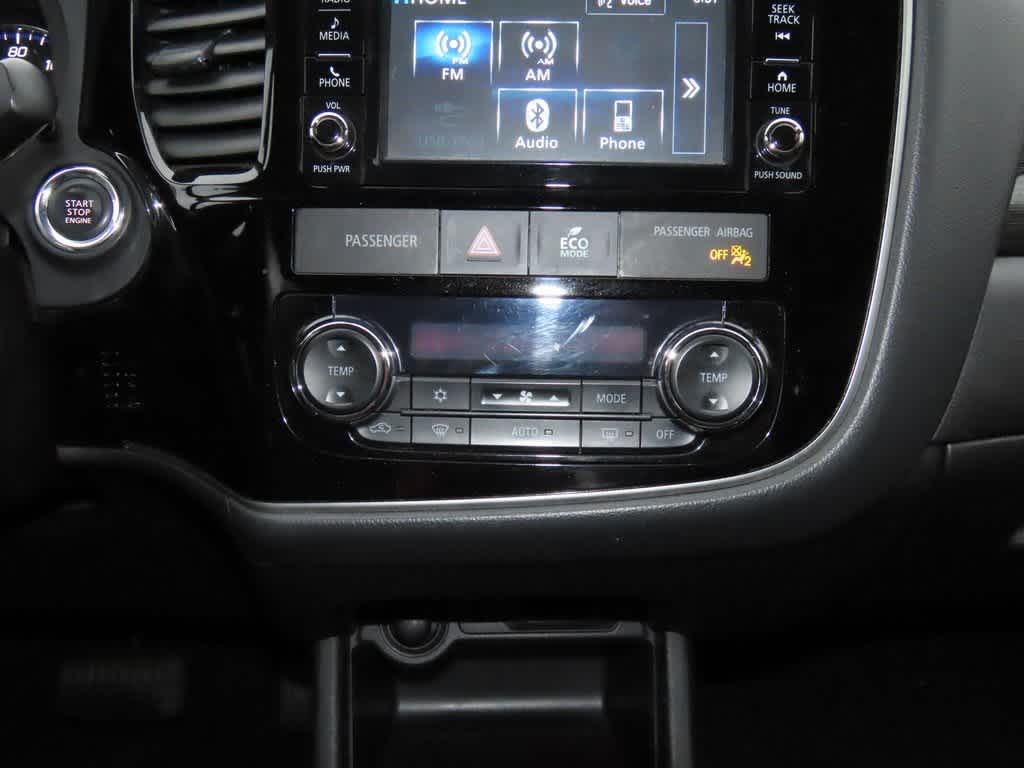 Thumbnail: 2016 Mitsubishi Outlander - 21