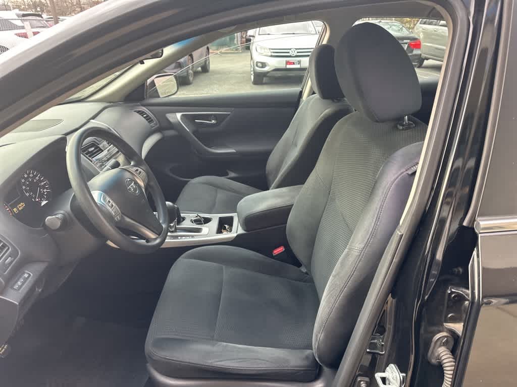 Thumbnail: 2015 Nissan Altima - 18