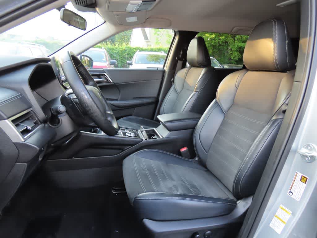 Thumbnail: 2024 Mitsubishi Outlander - 13