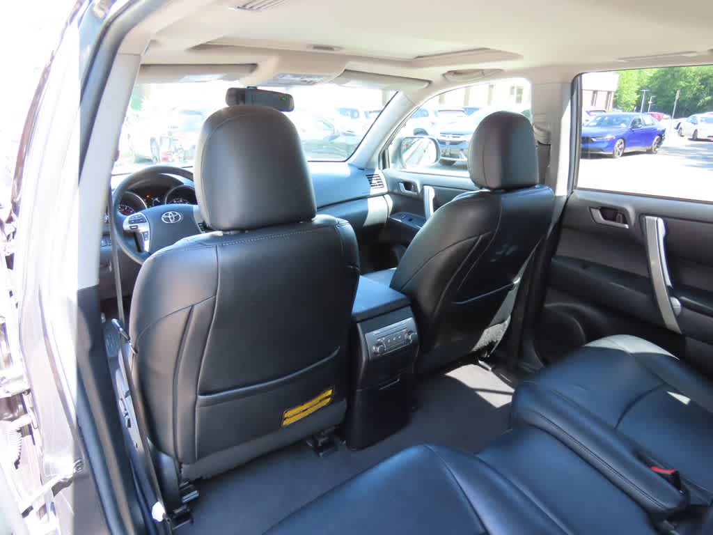 Thumbnail: 2013 Toyota Highlander - 16