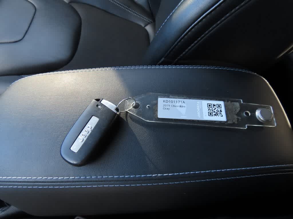 Thumbnail: 2019 Jeep Cherokee - 29