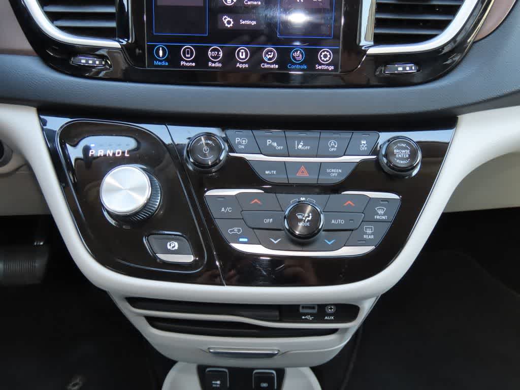 Thumbnail: 2018 Chrysler Pacifica - 22