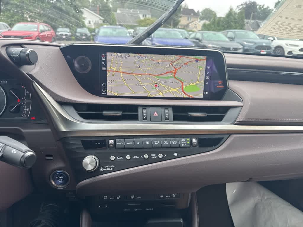 Thumbnail: 2021 Lexus ES - 21
