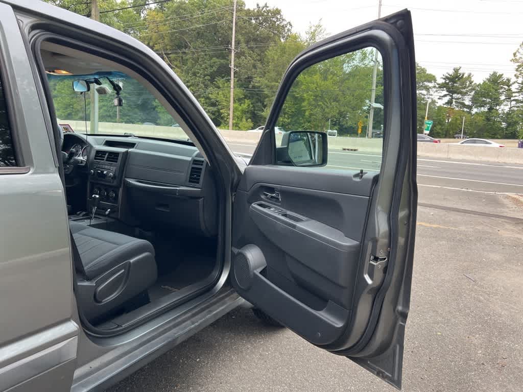 Thumbnail: 2012 Jeep Liberty - 23