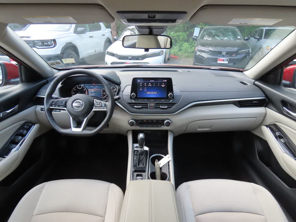 Thumbnail: 2022 Nissan Altima - 18