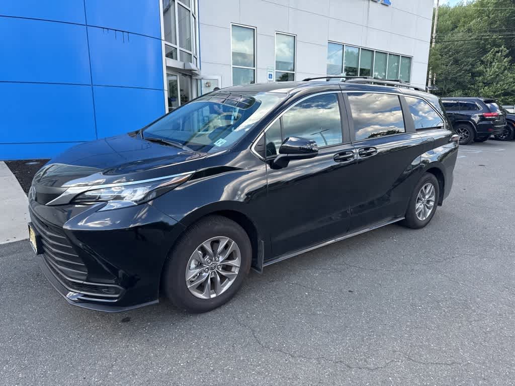 Thumbnail: 2025 Toyota Sienna - 5