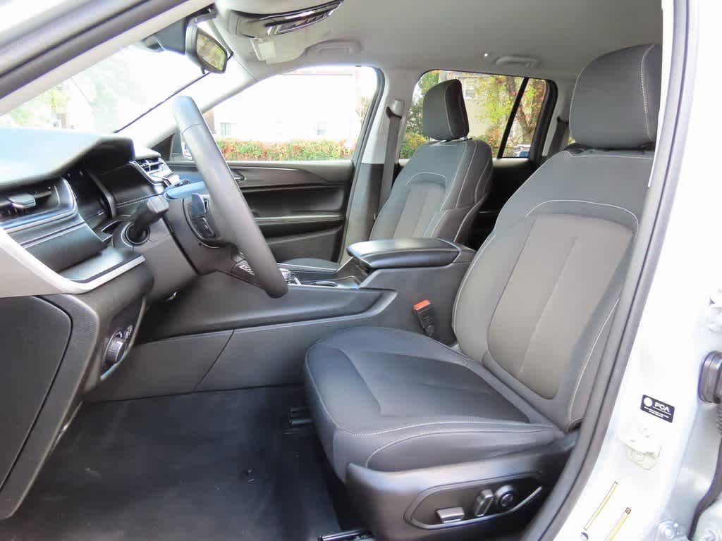 Thumbnail: 2023 Jeep Grand Cherokee - 13