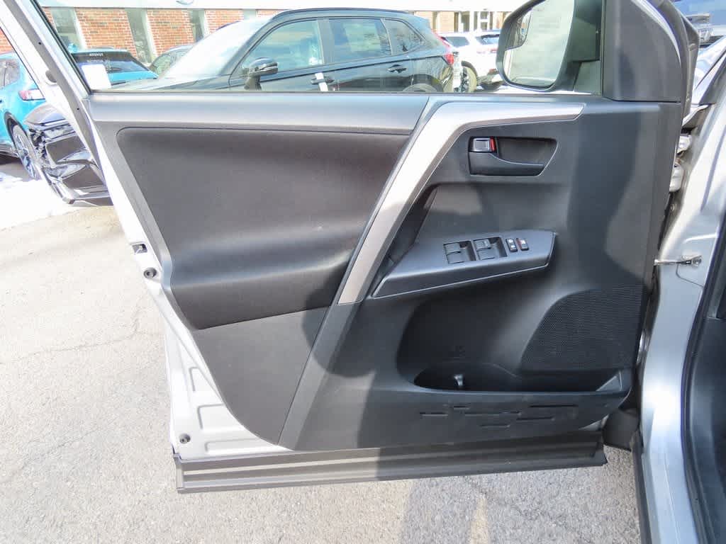 Thumbnail: 2018 Toyota RAV4 - 16