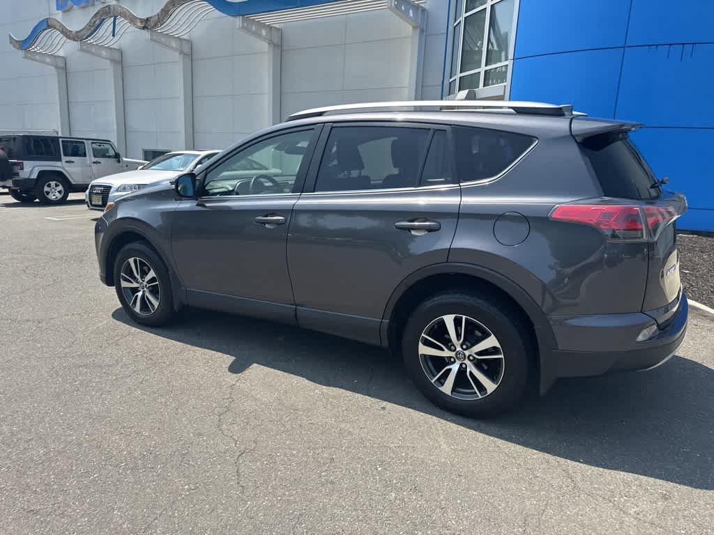 2018 Toyota RAV4 XLE 11