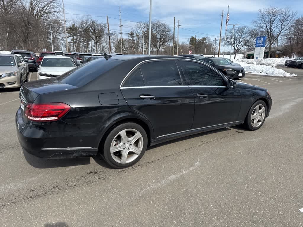 Thumbnail: 2015 Mercedes-Benz E-Class - 16