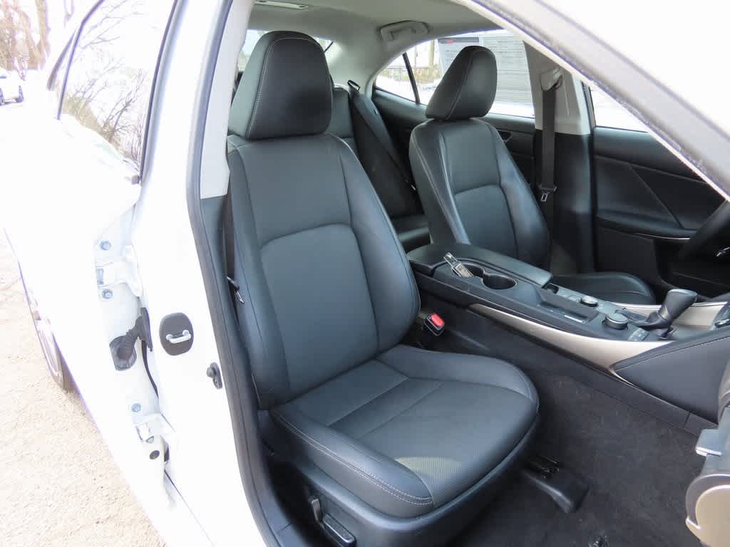 Thumbnail: 2019 Lexus IS - 15