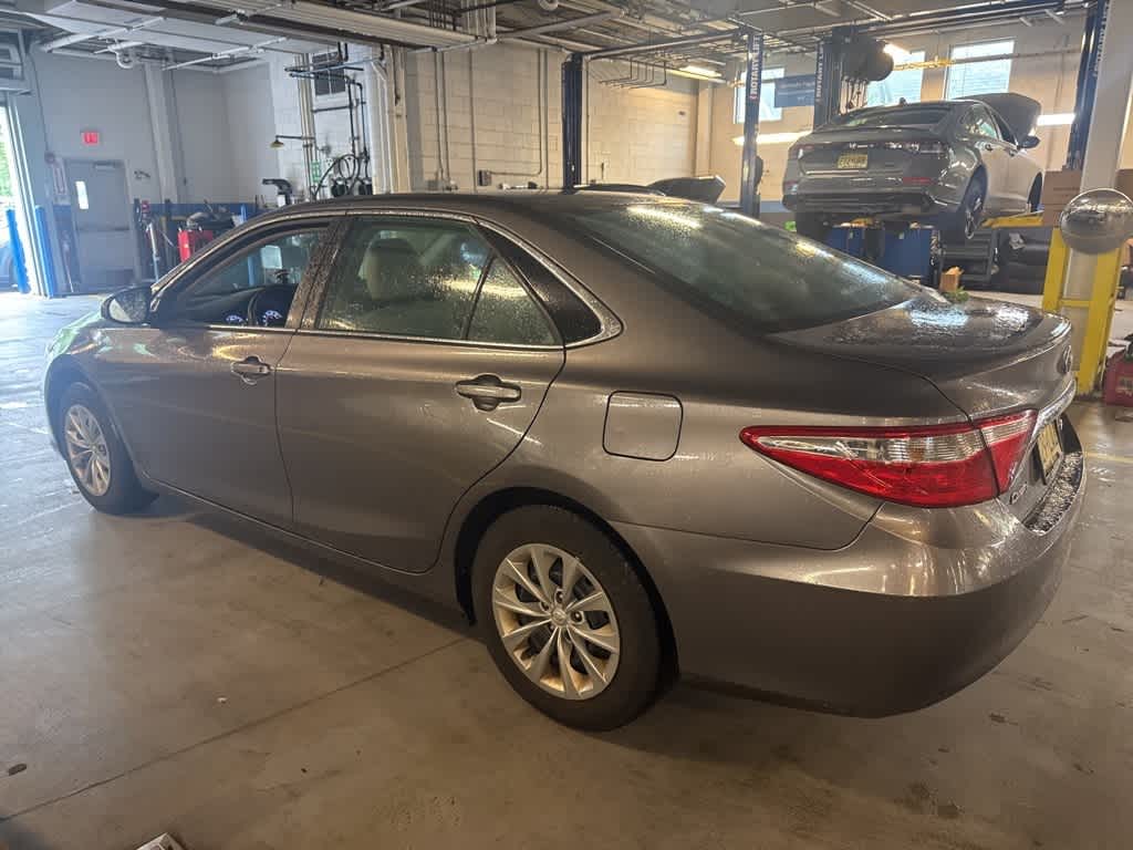 2016 Toyota Camry LE 8