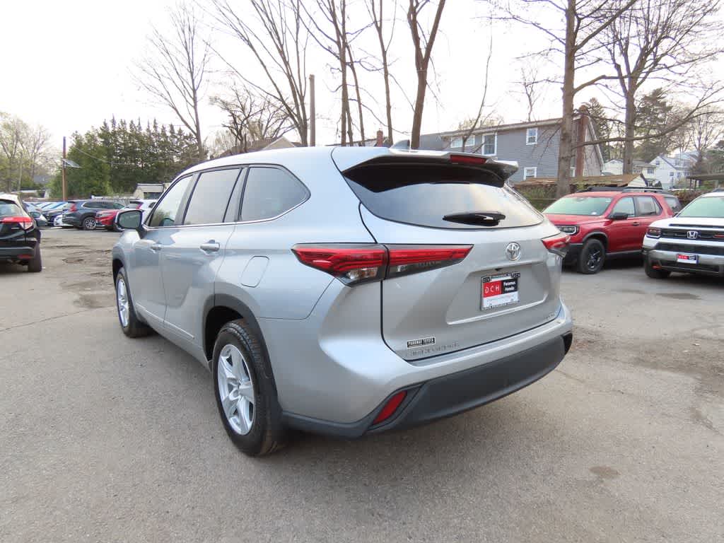 Thumbnail: 2023 Toyota Highlander - 4
