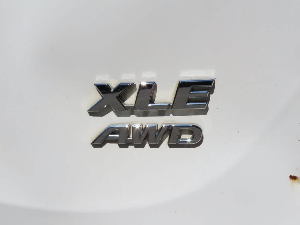 Thumbnail: 2015 Toyota RAV4 - 8