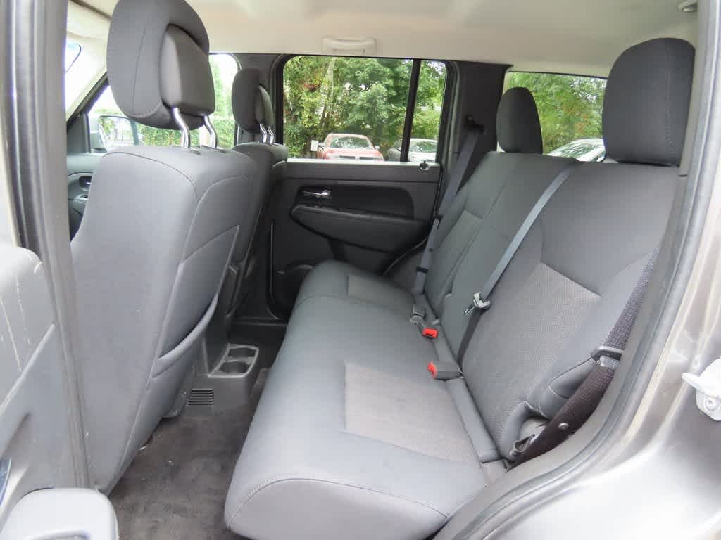 Thumbnail: 2012 Jeep Liberty - 14