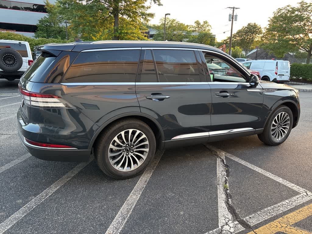 Thumbnail: 2022 Lincoln Aviator - 15