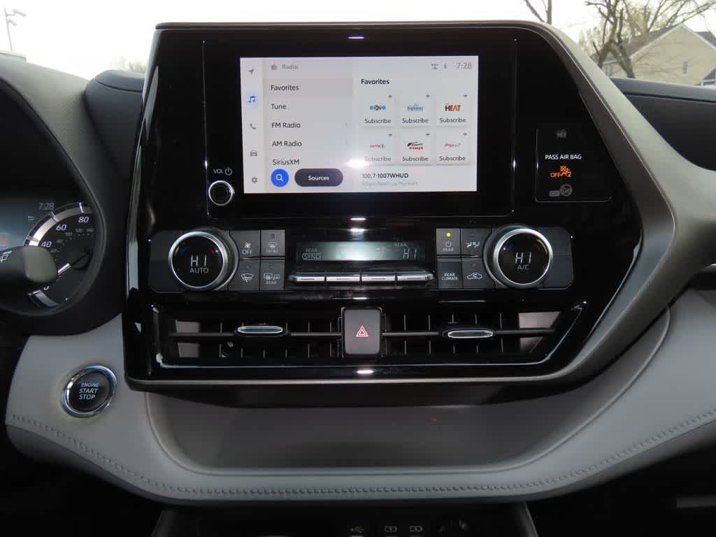 Thumbnail: 2023 Toyota Highlander - 20