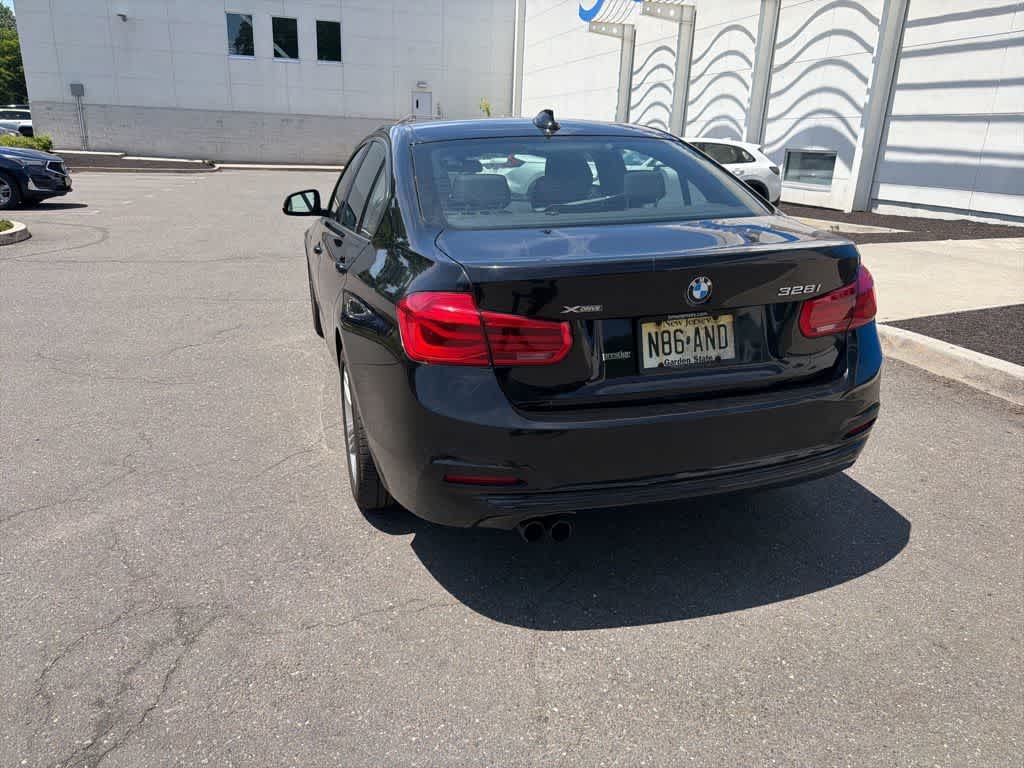 Thumbnail: 2016 BMW 3 Series - 13