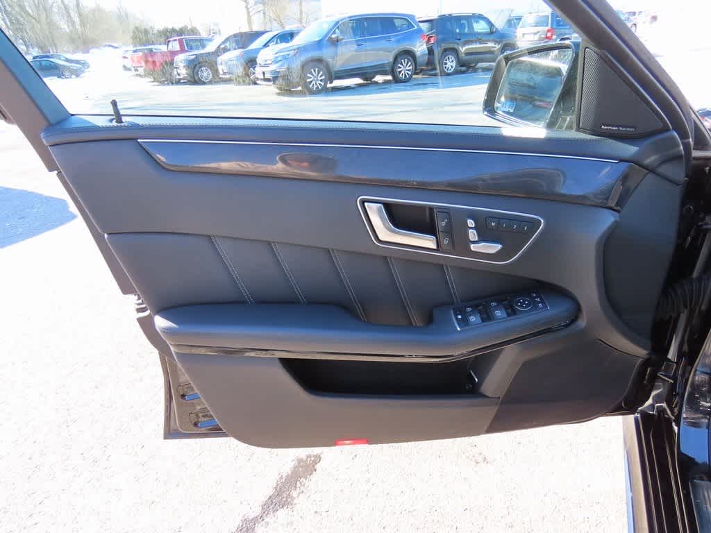 Thumbnail: 2016 Mercedes-Benz E-Class - 15