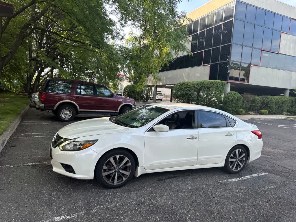 Thumbnail: 2016 Nissan Altima - 4