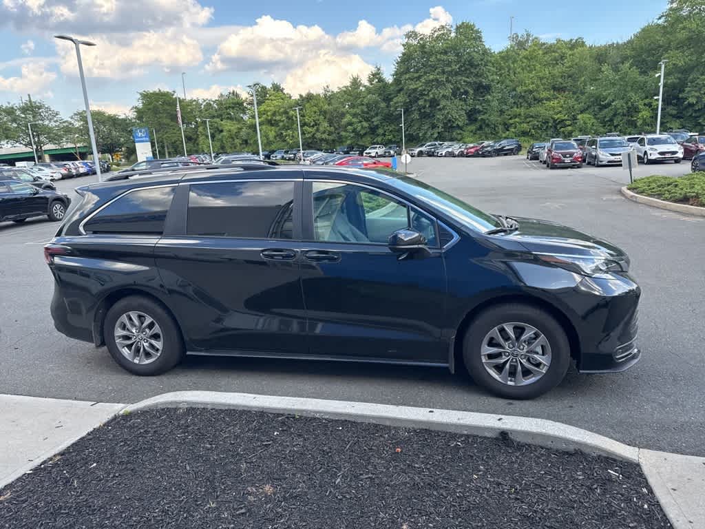 Thumbnail: 2025 Toyota Sienna - 7