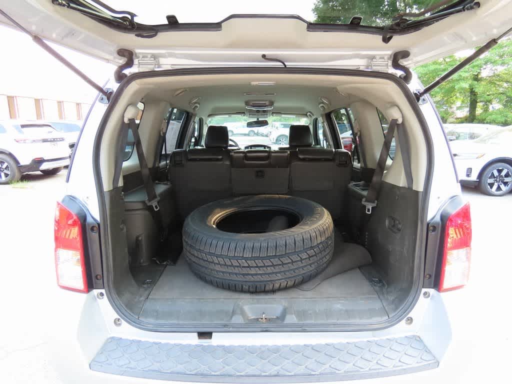 Thumbnail: 2011 Nissan Pathfinder - 12