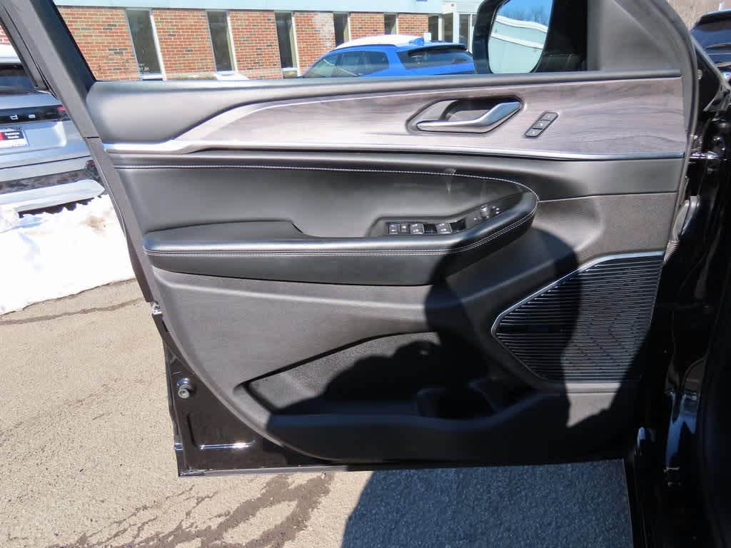 Thumbnail: 2021 Jeep Grand Cherokee L - 21