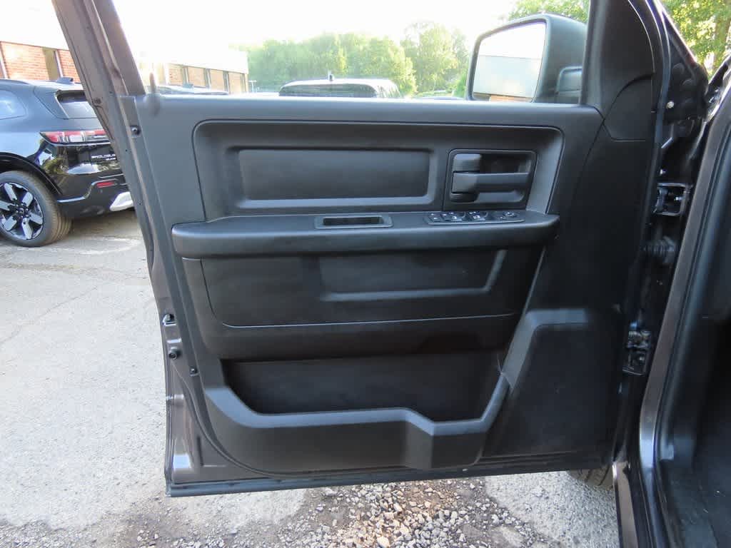 Thumbnail: 2019 RAM 1500 Classic - 16
