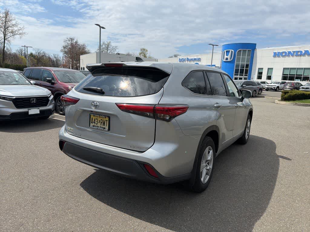 Thumbnail: 2023 Toyota Highlander - 13