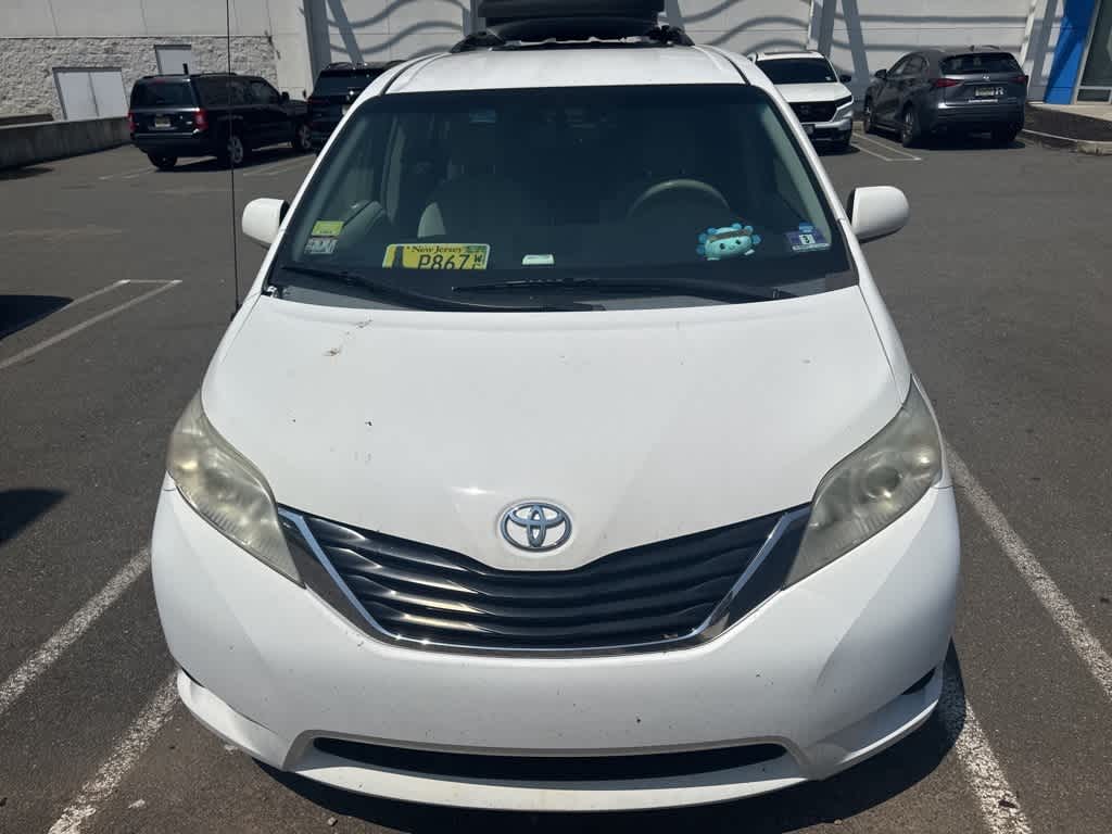 Thumbnail: 2014 Toyota Sienna - 4
