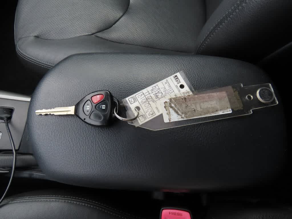 Thumbnail: 2011 Toyota RAV4 - 27