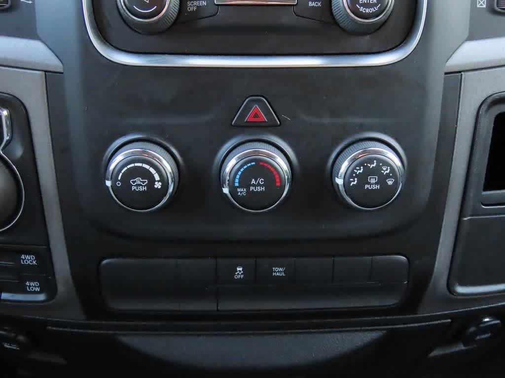 Thumbnail: 2019 RAM 1500 Classic - 21