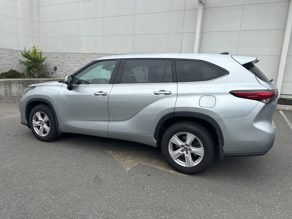 Thumbnail: 2022 Toyota Highlander - 10