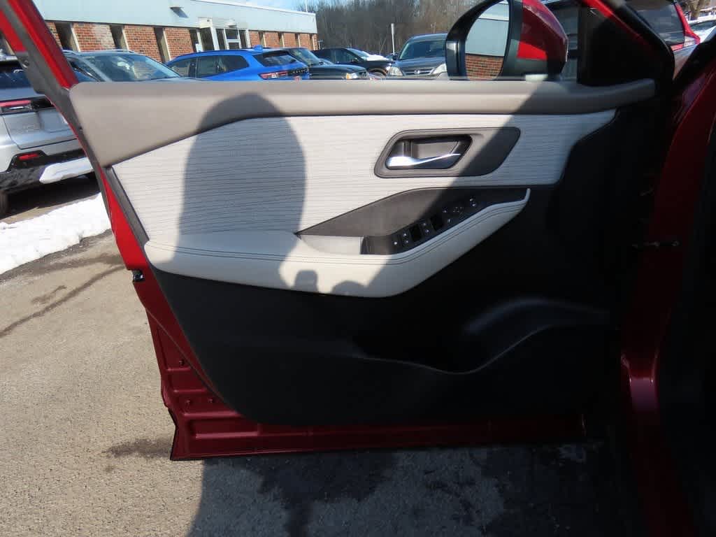 Thumbnail: 2023 Nissan Rogue - 16