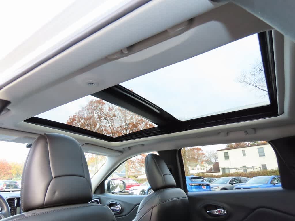 Thumbnail: 2021 Jeep Cherokee - 18